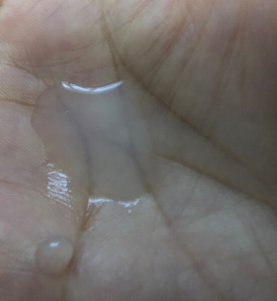 手に取ったハトムギ化粧水