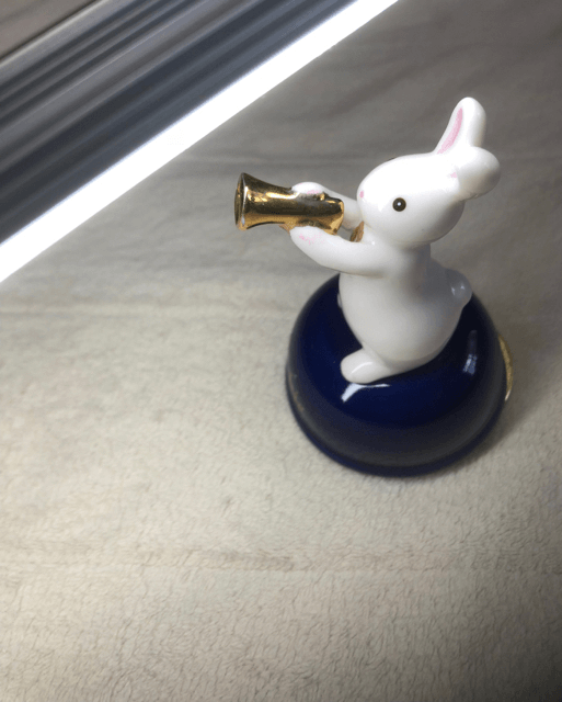 ラッパうさぎの置物23