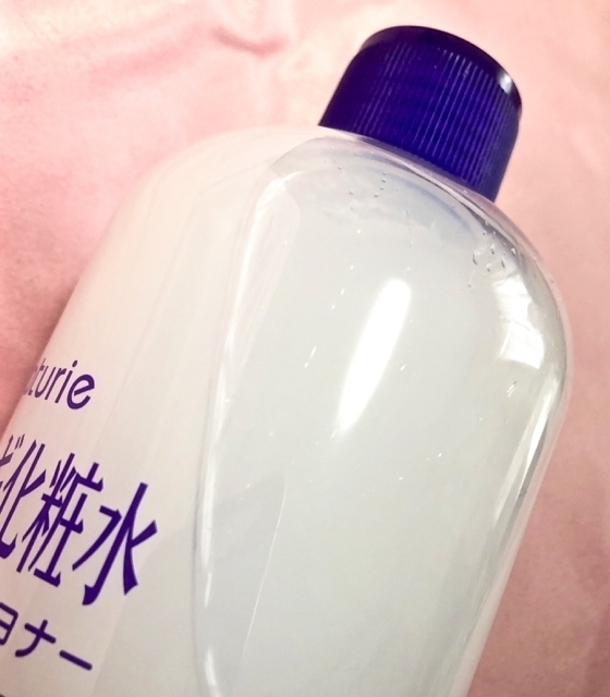 ナチュリエ　ハトムギ化粧水ボトル拡大