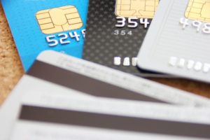 数枚のクレジットカード