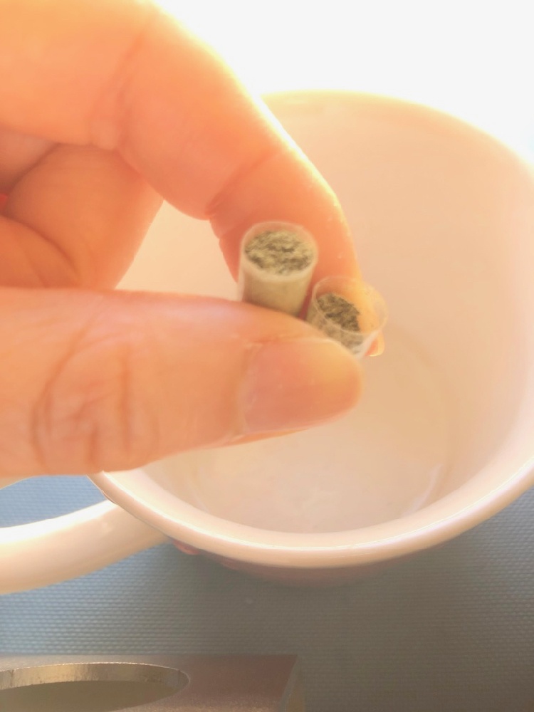 エキナセアカプセルを割った所