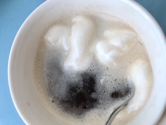 コーヒーのマシュマロつぶす