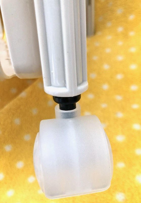 テーブルワゴンにキャスターを着けてみる