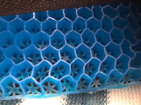 ハニカム構造クッション