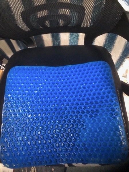 椅子にカバーなしで置く