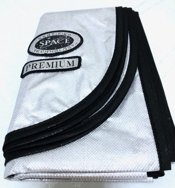 近未来デザイン。アルミ毛布のあったかさを体験してみませんか