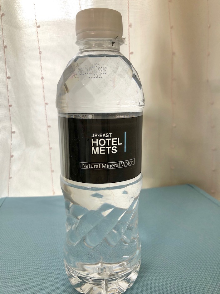 ホテルメッツペットボトル水