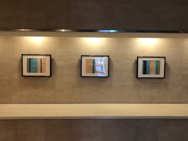 ホテルメッツ立川1階の壁