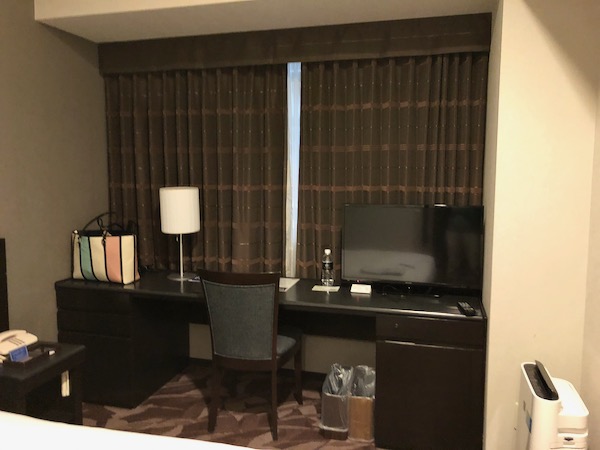 ホテルメッツ立川シングルルーム窓側