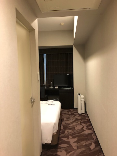 入り口からの部屋内の眺め