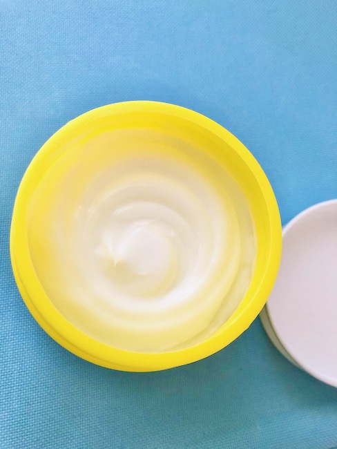 馬油クリーム蓋を開けた所