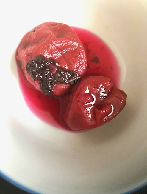 お椀の南高梅干し上から