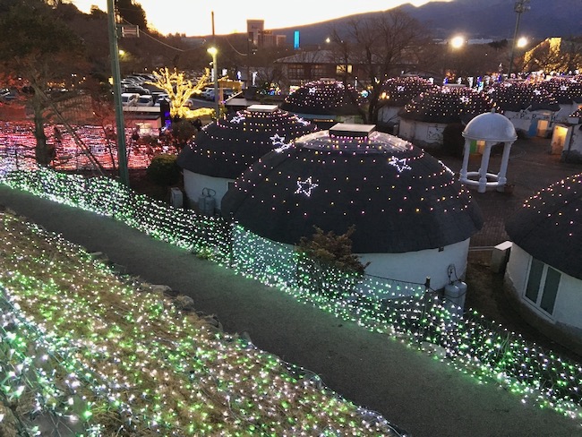 王宮の丘へ向かう道