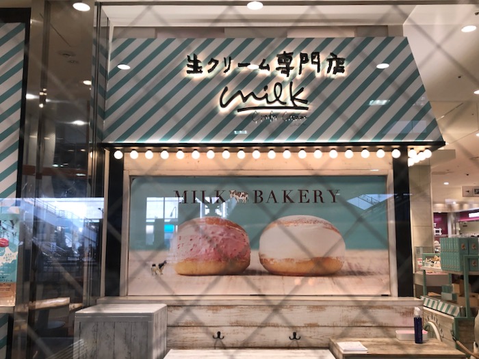 ルミネミルクの外から