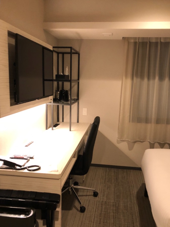 部屋に入った所テーブル側