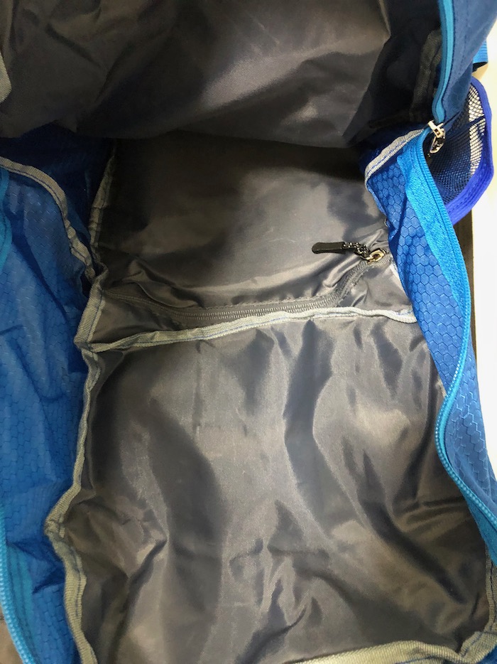 リュック内側開いたところ