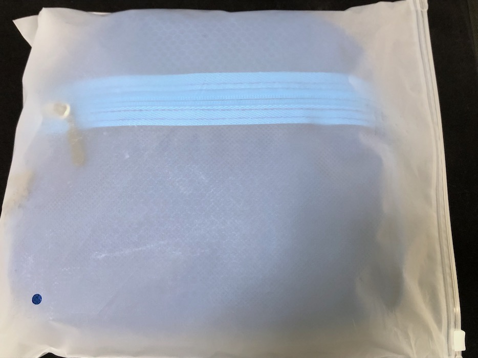 収納時リュック裏